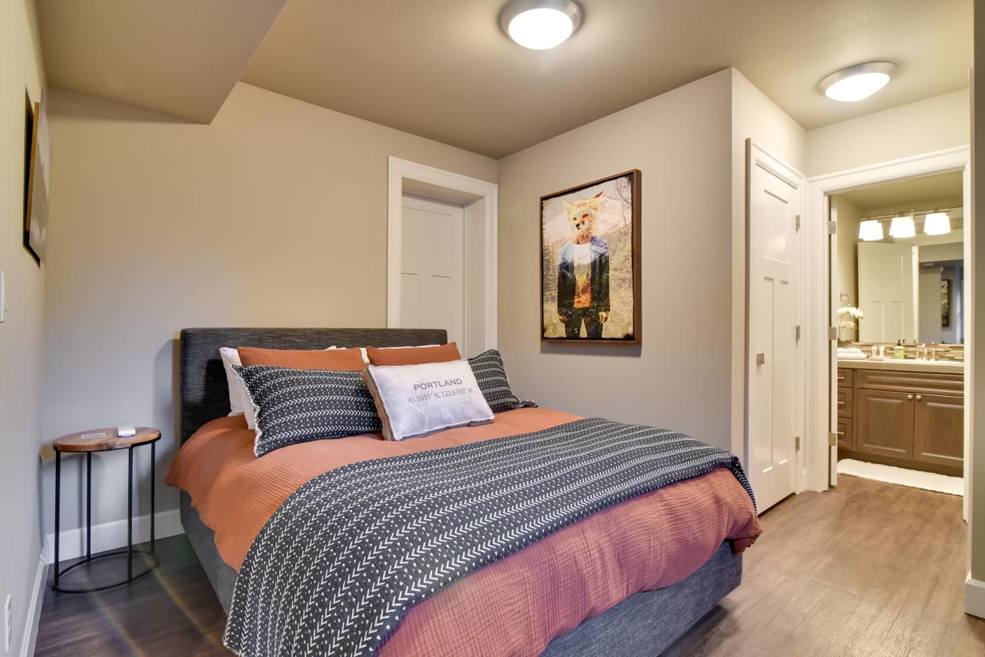Walkable Less Than 1 Mi To Dtwn!