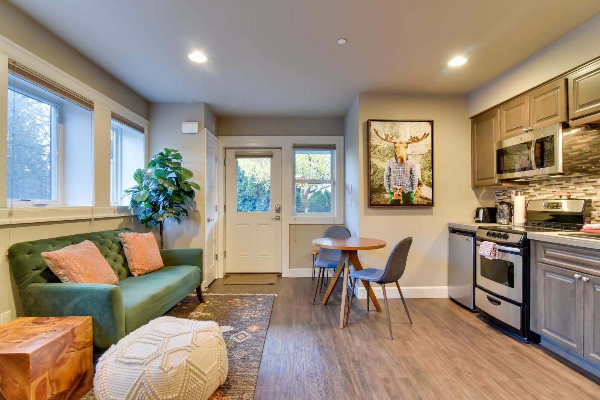 Apartment Walkable Less Than 1 Mi To Dtwn!