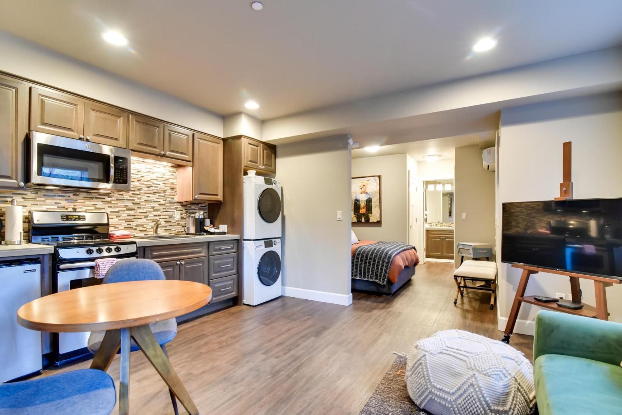 Apartment Walkable Less Than 1 Mi To Dtwn!
